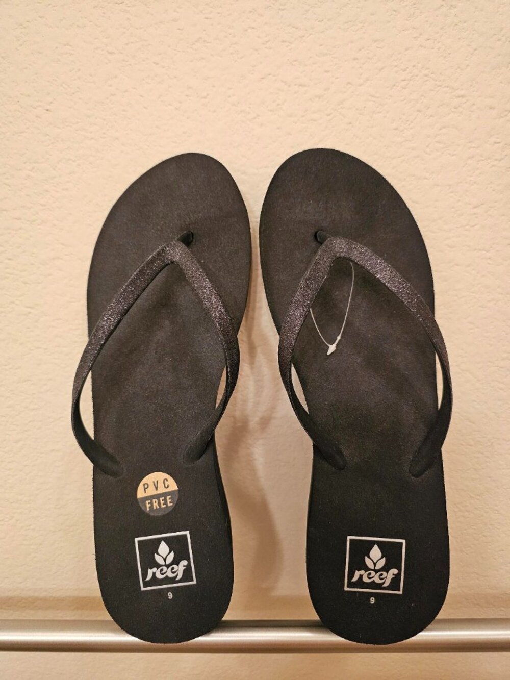 NWOT Reef Size 9 Black Wedge Flip Flops w / Sparkly Straps
